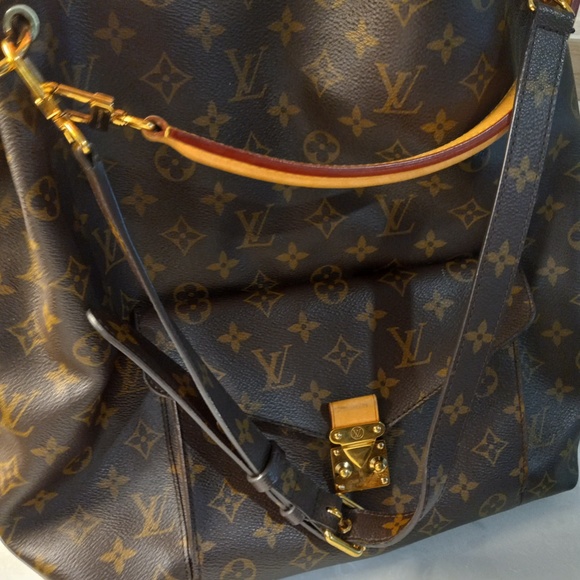 Louis Vuitton Metis Hobo Monogram Canvas Purse - Picture 5 of 5